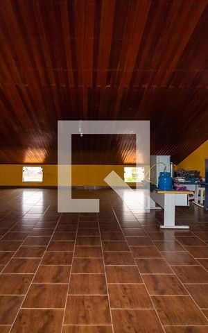 Casa à venda com 300m², 4 quartos e 7 vagas Casa à venda com 300m², 4 quartos e 7 vagasSotão
