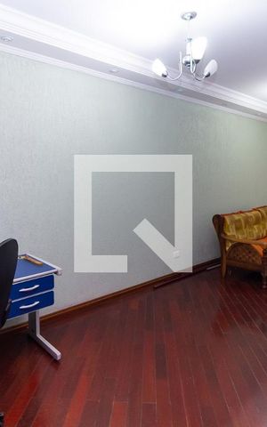 Casa à venda com 300m², 4 quartos e 7 vagas Casa à venda com 300m², 4 quartos e 7 vagasEscritório