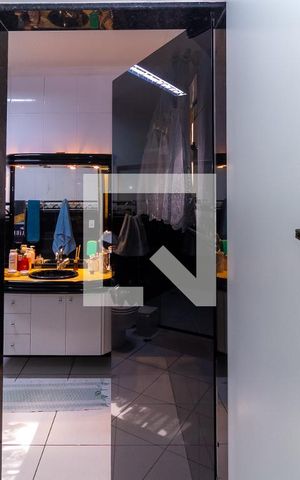 Casa à venda com 300m², 4 quartos e 7 vagas Casa à venda com 300m², 4 quartos e 7 vagasBanheiro da Suíte 1