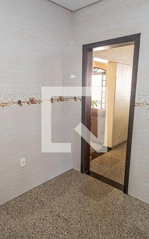 Casa à venda com 360m², 4 quartos e 4 vagas Casa à venda com 360m², 4 quartos e 4 vagasCozinha