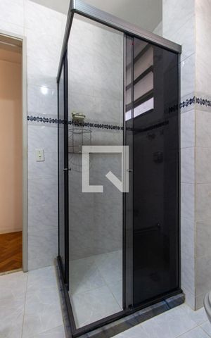 Apartamento à venda com 250m², 4 quartos e 2 vagas Apartamento à venda com 250m², 4 quartos e 2 vagasBanheiro 1