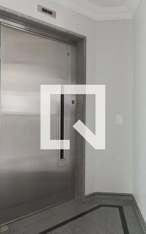 Apartamento à venda com 200m², 3 quartos e 3 vagas Apartamento à venda com 200m², 3 quartos e 3 vagasElevador
