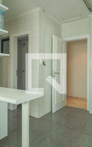 Apartamento à venda com 200m², 3 quartos e 3 vagas Apartamento à venda com 200m², 3 quartos e 3 vagasÁrea de Serviço
