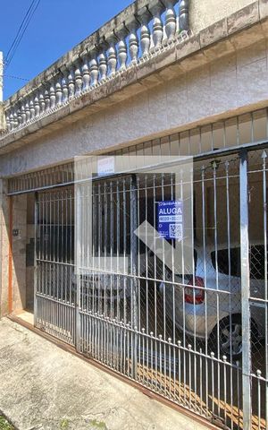 Casa para alugar com 140m², 2 quartos e 1 vaga Casa para alugar com 140m², 2 quartos e 1 vagaFachada