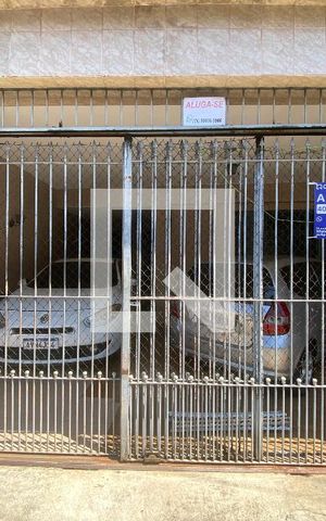 Casa para alugar com 140m², 2 quartos e 1 vaga Casa para alugar com 140m², 2 quartos e 1 vagaFachada