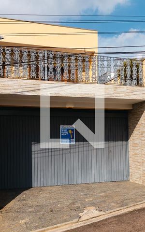 Casa à venda com 260m², 4 quartos e 2 vagasFachada