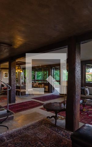 Casa à venda com 433m², 5 quartos e 8 vagas Casa à venda com 433m², 5 quartos e 8 vagasSala