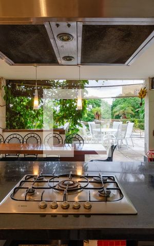 Casa à venda com 433m², 5 quartos e 8 vagas Casa à venda com 433m², 5 quartos e 8 vagasÁrea Gourmet