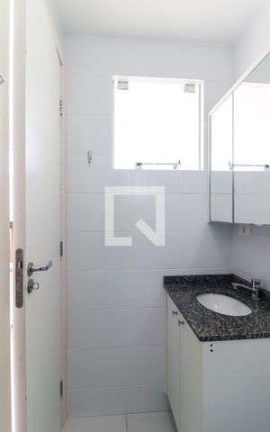 Apartamento para alugar com 74m², 1 quarto e sem vaga Apartamento para alugar com 74m², 1 quarto e sem vagaBanheiro da Suíte