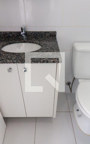 Apartamento para alugar com 74m², 1 quarto e sem vaga Apartamento para alugar com 74m², 1 quarto e sem vagaBanheiro da Suíte