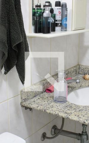 Apartamento à venda com 74m², 3 quartos e 2 vagasBanheiro