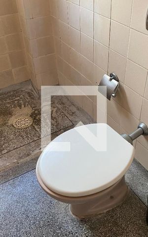 Apartamento para alugar com 130m², 2 quartos e sem vaga Apartamento para alugar com 130m², 2 quartos e sem vagaBanheiro da Suíte 2