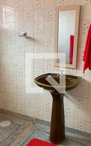 Apartamento para alugar com 130m², 2 quartos e sem vaga Apartamento para alugar com 130m², 2 quartos e sem vagaBanheiro da Suíte 1