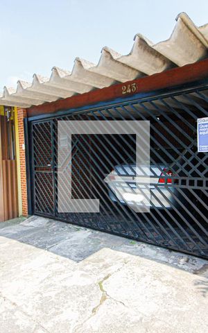 Casa à venda com 125m², 2 quartos e 2 vagas Casa à venda com 125m², 2 quartos e 2 vagasFachada