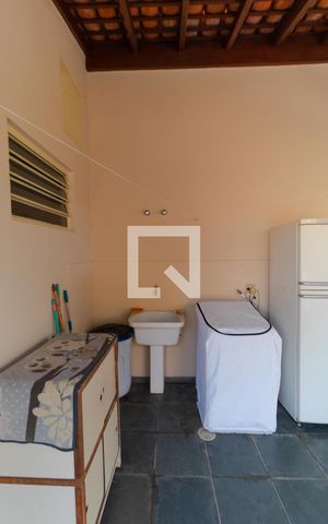 Casa à venda com 258m², 4 quartos e 3 vagas Casa à venda com 258m², 4 quartos e 3 vagasÁrea de Serviço