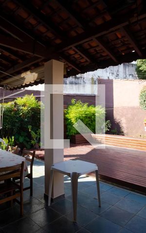 Casa à venda com 258m², 4 quartos e 3 vagas Casa à venda com 258m², 4 quartos e 3 vagasQuintal