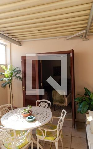 Casa à venda com 258m², 4 quartos e 3 vagas Casa à venda com 258m², 4 quartos e 3 vagasVaranda