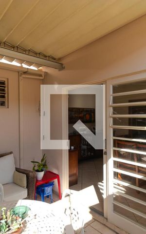 Casa à venda com 258m², 4 quartos e 3 vagas Casa à venda com 258m², 4 quartos e 3 vagasVaranda