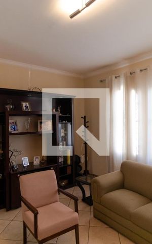 Casa à venda com 258m², 4 quartos e 3 vagas Casa à venda com 258m², 4 quartos e 3 vagasSala de Estar