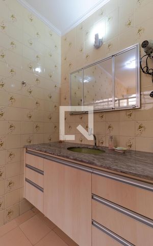 Casa à venda com 258m², 4 quartos e 3 vagas Casa à venda com 258m², 4 quartos e 3 vagasBanheiro da Suíte 01