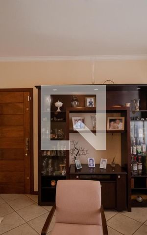 Casa à venda com 258m², 4 quartos e 3 vagas Casa à venda com 258m², 4 quartos e 3 vagasSala de Estar