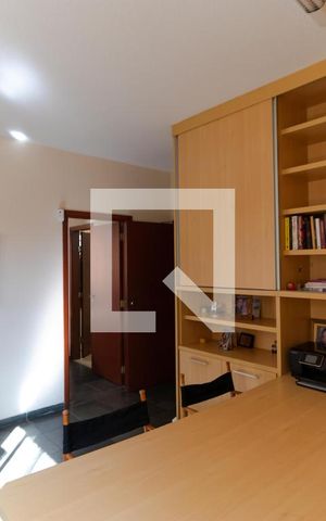 Casa à venda com 258m², 4 quartos e 3 vagas Casa à venda com 258m², 4 quartos e 3 vagasEscritório