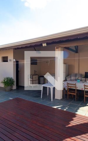 Casa à venda com 258m², 4 quartos e 3 vagas Casa à venda com 258m², 4 quartos e 3 vagasQuintal