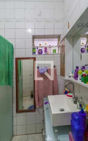 Casa à venda com 190m², 4 quartos e 1 vaga Casa à venda com 190m², 4 quartos e 1 vagaBanheiro