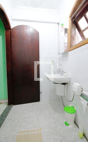 Casa de condomínio à venda com 140m², 3 quartos e 1 vaga Casa de condomínio à venda com 140m², 3 quartos e 1 vagaBanheiro