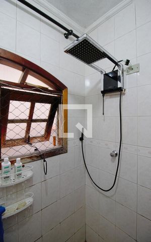 Casa de condomínio à venda com 140m², 3 quartos e 1 vaga Casa de condomínio à venda com 140m², 3 quartos e 1 vagaBanheiro da Suíte 2
