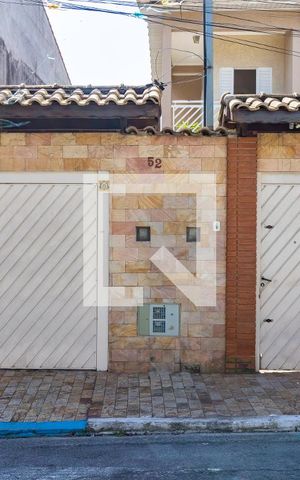 Casa para alugar com 670m², 6 quartos e 8 vagas Casa para alugar com 670m², 6 quartos e 8 vagasFachada