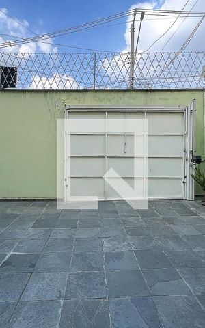 Casa à venda com 240m², 4 quartos e 4 vagasGaragem