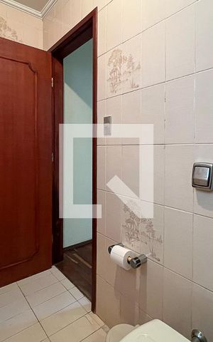 Casa à venda com 240m², 4 quartos e 4 vagasBanheiro Social