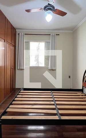 Casa à venda com 240m², 4 quartos e 4 vagasQuarto 4 - Suíte