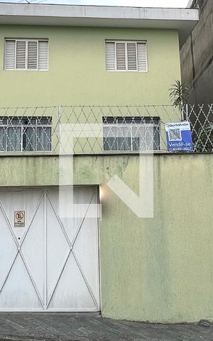 Casa à venda com 240m², 4 quartos e 4 vagasFachada