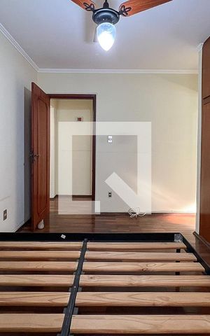 Casa à venda com 240m², 4 quartos e 4 vagasQuarto 4 - Suíte
