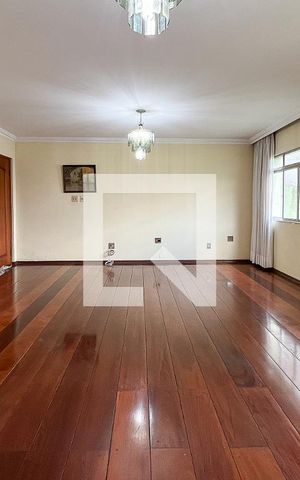 Casa à venda com 240m², 4 quartos e 4 vagasSala