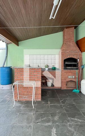 Casa à venda com 240m², 4 quartos e 4 vagasChurrasqueira