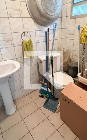 Casa à venda com 240m², 4 quartos e 4 vagasBanheiro de serviço