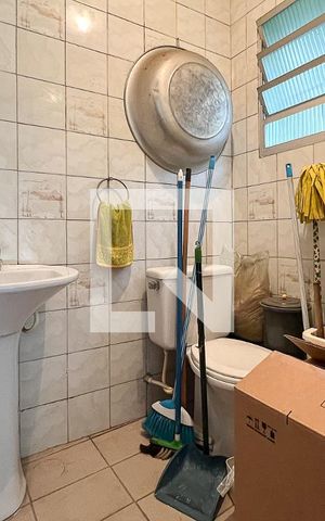 Casa à venda com 240m², 4 quartos e 4 vagasBanheiro de serviço