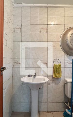 Casa à venda com 240m², 4 quartos e 4 vagasBanheiro de serviço
