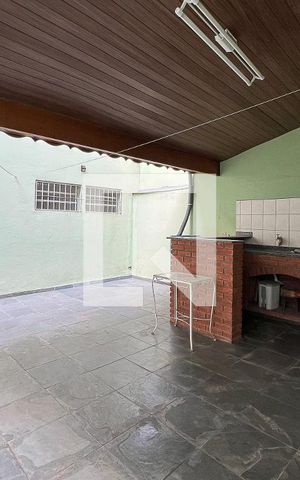 Casa à venda com 240m², 4 quartos e 4 vagasChurrasqueira