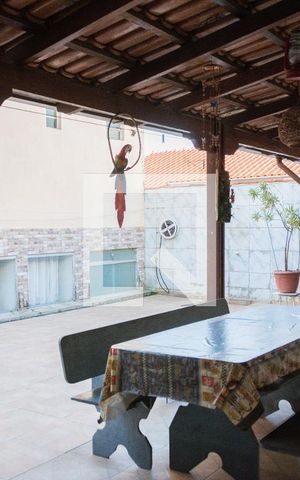 Casa à venda com 400m², 4 quartos e 4 vagas Casa à venda com 400m², 4 quartos e 4 vagasVaranda