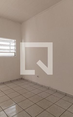 Casa à venda com 35m², 1 quarto e sem vaga Casa à venda com 35m², 1 quarto e sem vagaSala