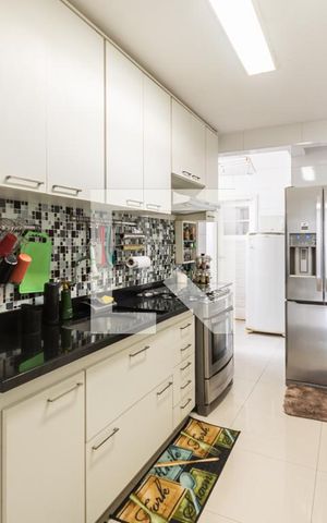 Apartamento à venda com 240m², 4 quartos e 2 vagasCozinha e Área de Serviço