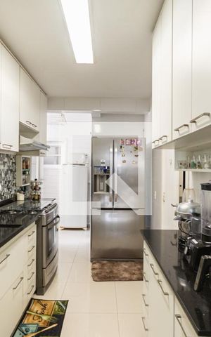 Apartamento à venda com 240m², 4 quartos e 2 vagasCozinha e Área de Serviço