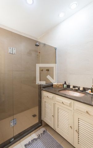 Apartamento à venda com 240m², 4 quartos e 2 vagasBanheiro