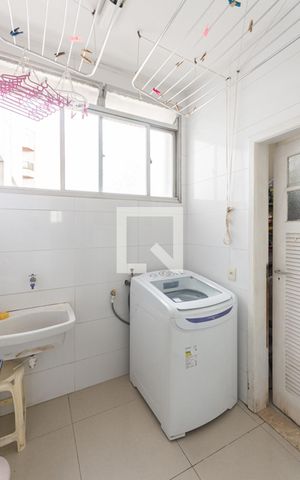 Apartamento à venda com 240m², 4 quartos e 2 vagasCozinha e Área de Serviço