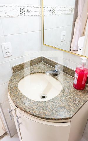 Apartamento para alugar com 61m², 2 quartos e 1 vaga Apartamento para alugar com 61m², 2 quartos e 1 vagaBanheiro da Suíte