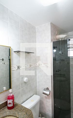 Apartamento para alugar com 61m², 2 quartos e 1 vaga Apartamento para alugar com 61m², 2 quartos e 1 vagaBanheiro da Suíte